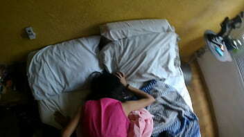 Flaquita de 18 pide tener su primera vez conmigo