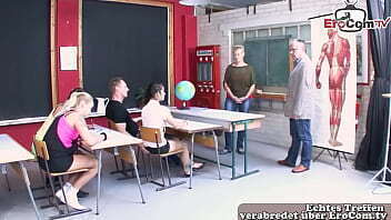 deutschen Klassenzimmer einer versauten Studentin