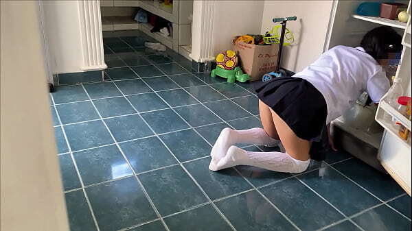 PADRASTRO PERVERTIDO CLAVA VERGA DIRECTO CO&Ntilde_O HIJASTRA GOLOSA A&Ntilde_OS UNIFORME ESCOLAR