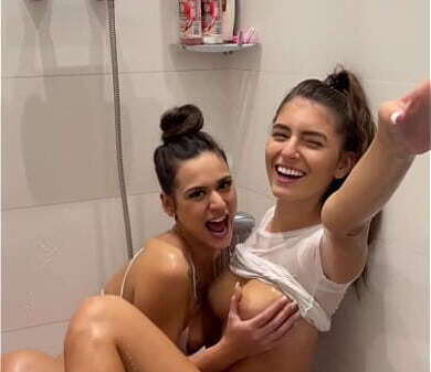 Lesbian shower explodes into sloppy double huge facial with swap Blowjob