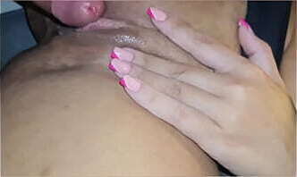 Safado esfregando minha Buceta Melada