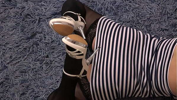 milf masturbates with high-heeled shoe cums. Foot fetish hairy pussy. Amateur.