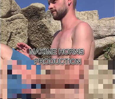 HOLIDAY DOGGING EXHIBITION SUCKS MAKES HARD