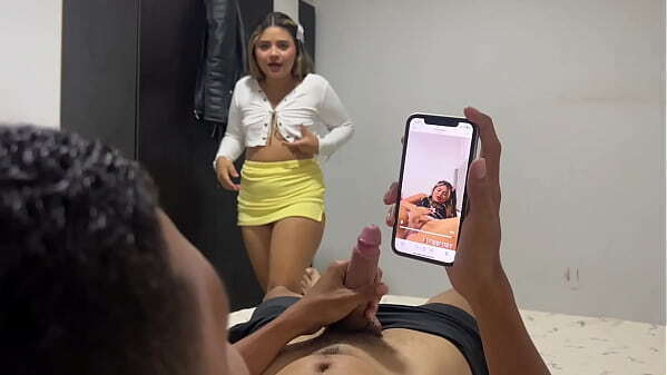 Hermanastra atrap&oacute_ hermanastro masturb&aacute_ndose foto ella