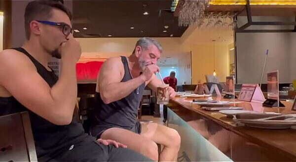 Sobrinho comendo COMPLETO