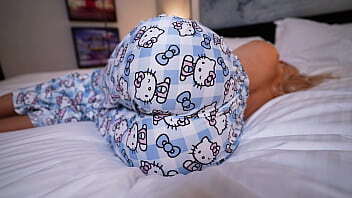 Step Mom Wakes up to Hard Cock of Step Son He helps MILF to cum quick Carry Light