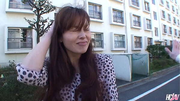 Japanese MILF Hitomi Kanou Finds Herself Hard Suck