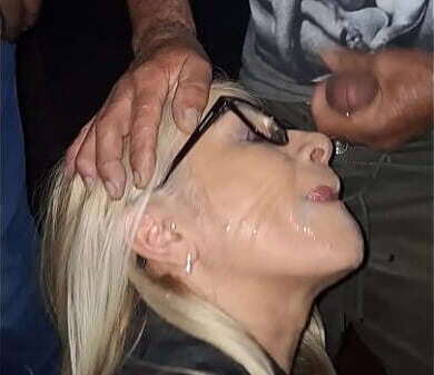 marido levou novamente cinema porno, porque queria novos machos esporrando minha cara boca. adorei, novo