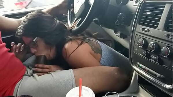 Isabella Flames Between Legs Sucking While Driving