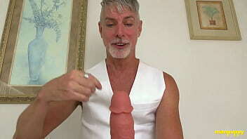 ManPuppy: DILF Richard Lennox grabs dick wank apartment after clubbing