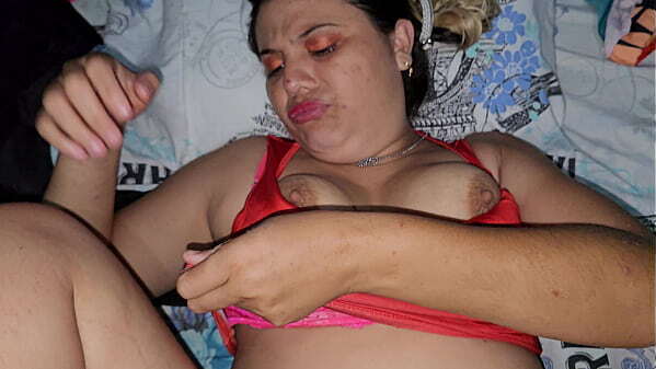 STRONG SHOT BLONDE'_S TITS.