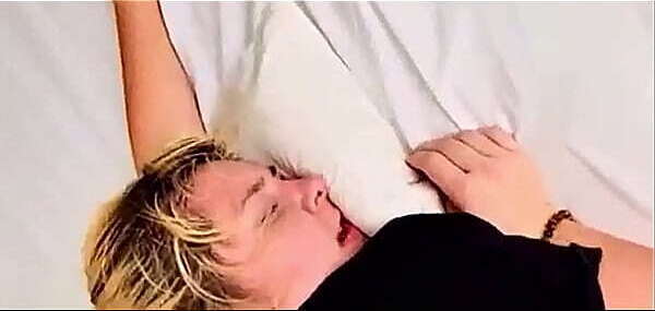 Black with blonde beard gives horny pawg cream pies