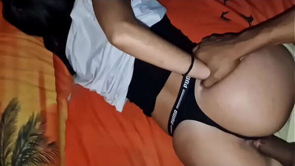 Ella solo queria dormir queria meterle verga