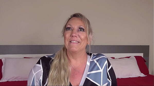 Desperate Amateurs Venus Foxxxy their milf pussies banged hard