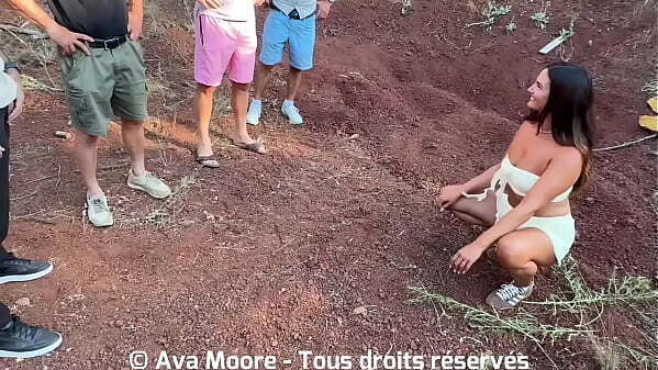 Belle Amatrice Fran&ccedil_aise fait baiser groupe d'_inconnus dans bois