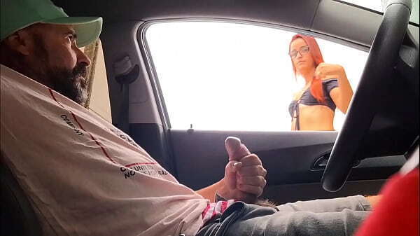 Parei carro pedi informa&ccedil_&atilde_o para ruiva gostosa tirei fora!