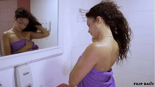 consigo esposa duchandose aguanto ganas follarmela