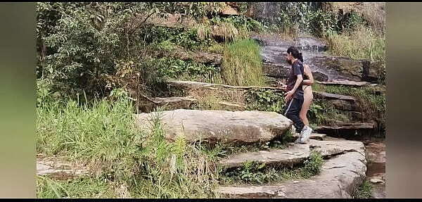 Trilha, cachoeira muito sexo p&uacute_blico!