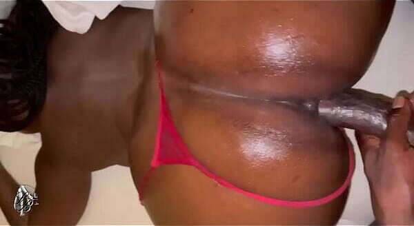 Beau-p&egrave_re baise belle-fille dans trou chatte pour sauter cours