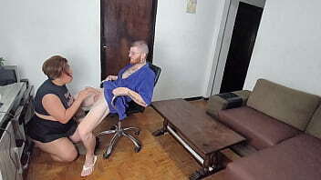 enteado estava jogando video mostrei sexo &eacute_ melhor