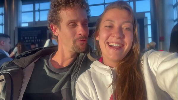 Damiana, brasileira safada pela Europa Lavando carro calcinha