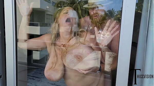 BLONDE GETTING SLUTTED