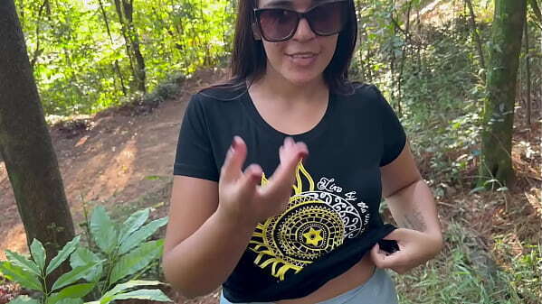 Dentro mato fica peladinha gostosa demais bunda grande peitinho ninfetas