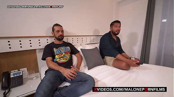 Compa&ntilde_ero cuarto Amigo Follaron Duro! Paola Stone