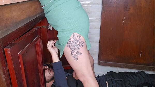 Dona Casa Solit&aacute_ria Chama Encanador Levando Muito Mais Conserto!