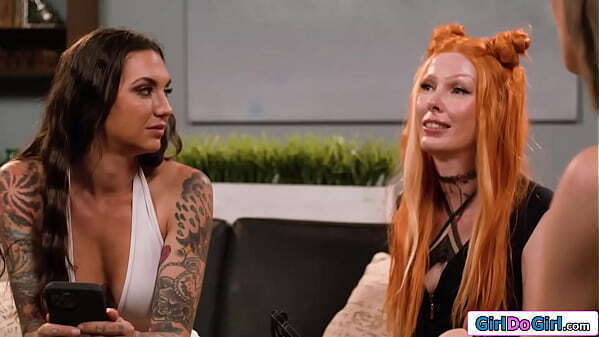 Whos pussy licking lesbian threesome?