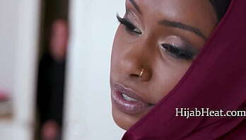 Vacation Flirtation Leads Teen'_s Temptation