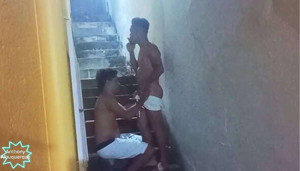 Dois quebrada pauzudo fudendo escad&atilde_o favela completo