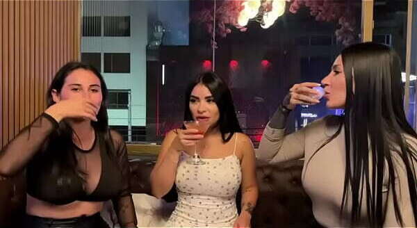 ORGIA BISEXUAL chicas follan despues salir discoteca MEDELLIN (colombianas hot)