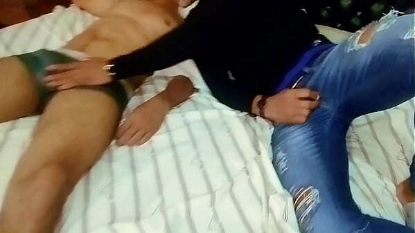 Coroa tatuado sofrendo rola dotado