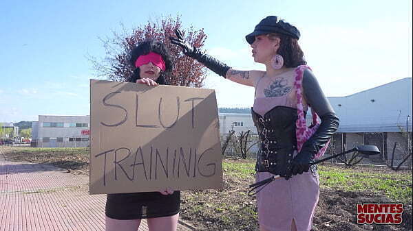 BDSM -Emmita misbehaves... Fedora delivers punishment. Emmita porta mal... Fedora encarga castigo