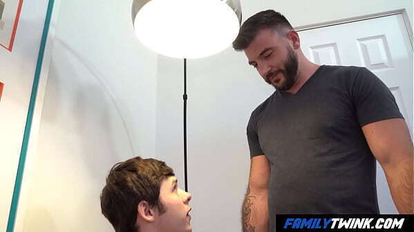 FamilyTwink Step Plays Stepson'_s Hole