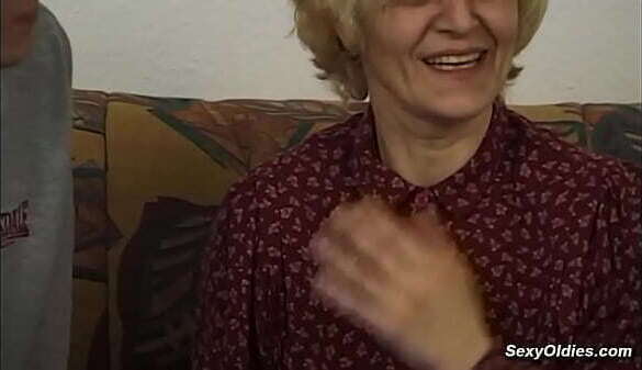 Skinny hairy pussy armpits mature lady gets fucked dick