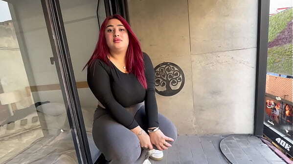 Amiga Bien Puta propone Follar Delante Todos Vecinos