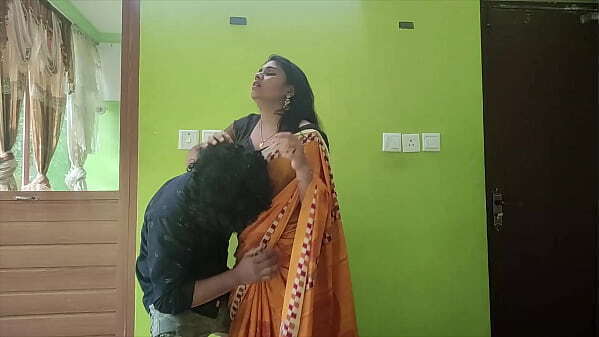 Horny Desi Girl Yellow Saree Gets Romantic With Lover