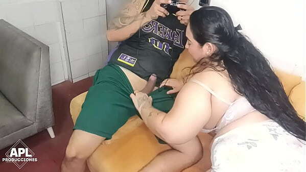 puta madrastra gusta grabarse mientras toca gordo co&ntilde_o, pero esta quise ayudarle llenar pussy creampie