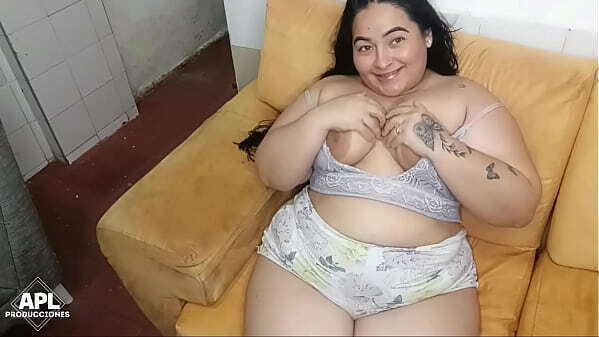 puta madrastra gusta grabarse mientras toca gordo co&ntilde_o, pero esta quise ayudarle llenar pussy creampie Parte