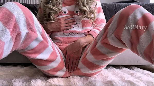 skinny teen pajama fingering hairy horny pussy close squirting orgasm