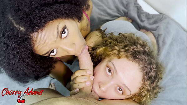 Menage Amador Caseiro Trouxe Minha Amiga Foder!!! Branquinha Pretinha dividindo porra Cherry Adams &amp_ Amanda Teix