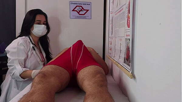 Enfermeira est&eacute_tica observa ere&ccedil_&atilde_o paciente!