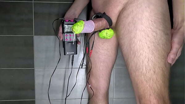 velikonočn&iacute_ malov&aacute_n&iacute_ vajec oholen&yacute_ penis varlata barvou tělo