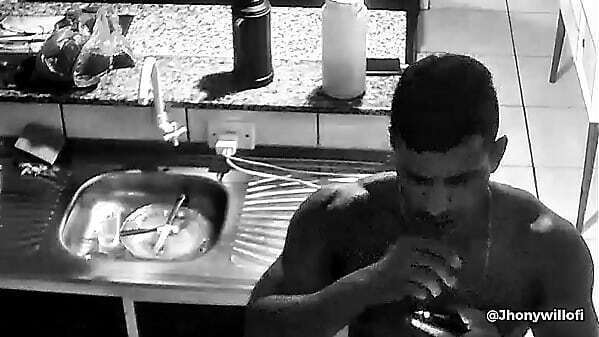 NAMORADO PEGOU FAZENDO V&Iacute_DEO CHAMDA AMIGO DELE PELA C&Acirc_MERA SEGURAN&Ccedil_A