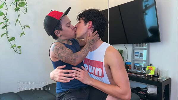 Tiny takes massive enriquemudu &amp_ adrianzuki