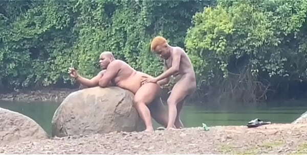 Fodendo chuva urso gostso outro tesudo