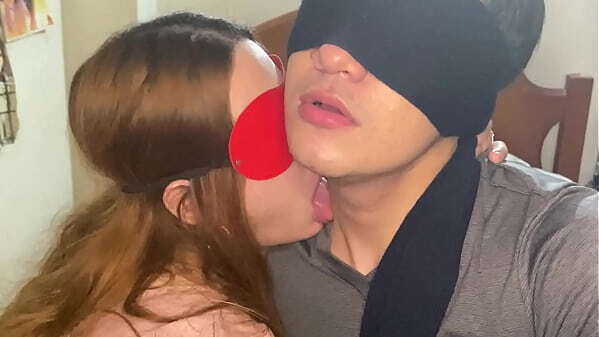 clases BESOS HERMANASTRA candente