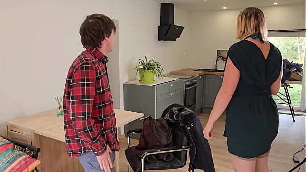 Cette semaine vid&eacute_os exceptionnel, sc&eacute_nario step-mom visite l'_appartement